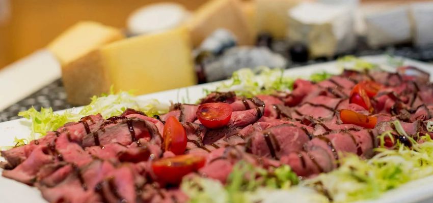 Antipasti on the salad buffet - your Walserberg Kulinarium